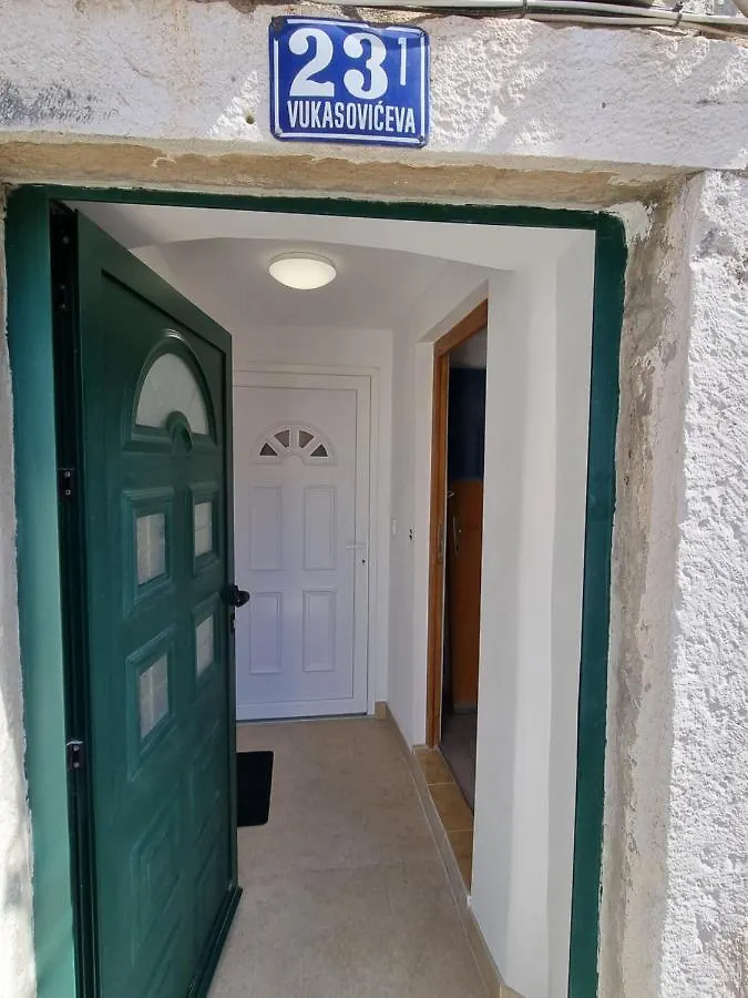 Center Perfect Spot Apartment Split