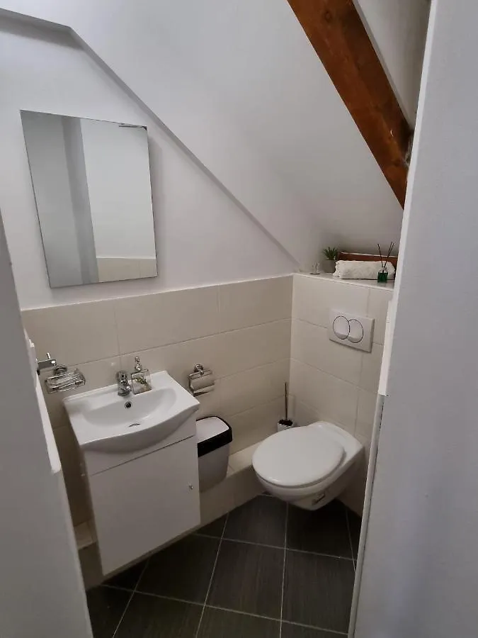 Center Perfect Spot Apartment Split
