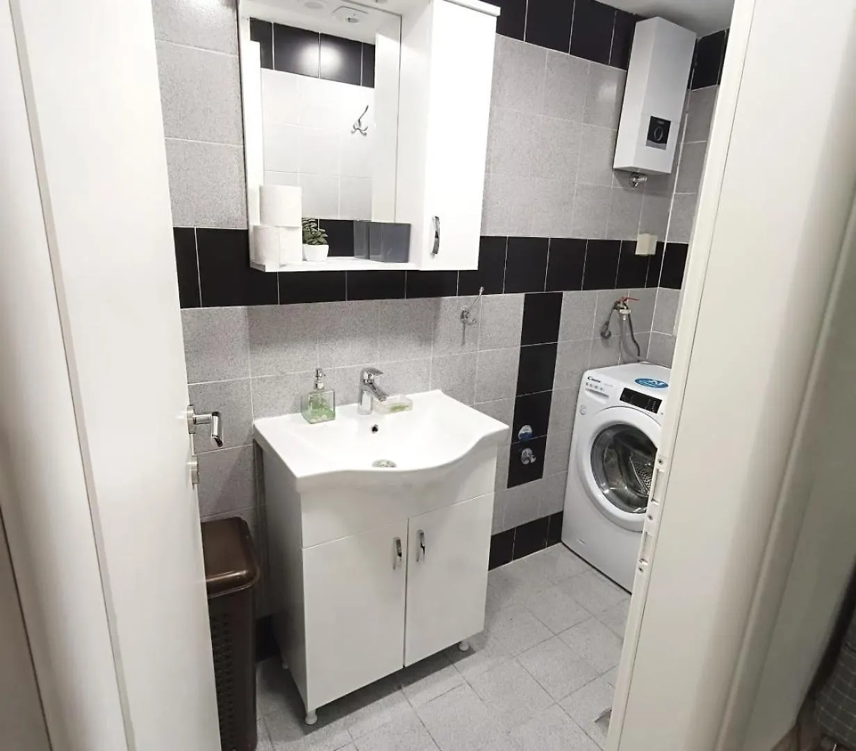 Center Perfect Spot Apartment Split