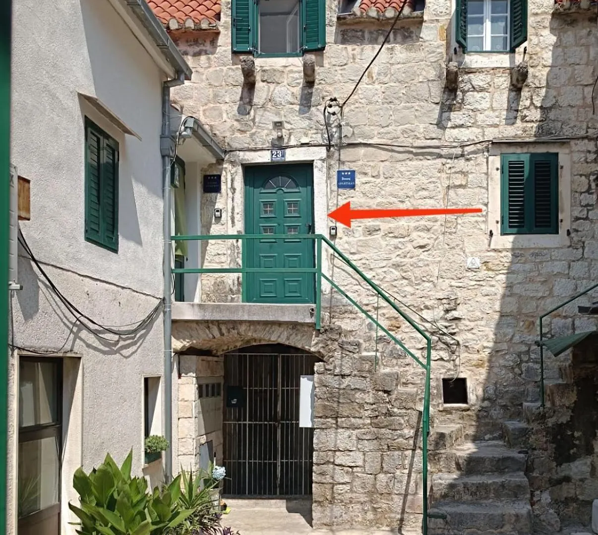 Center Perfect Spot Apartment Split